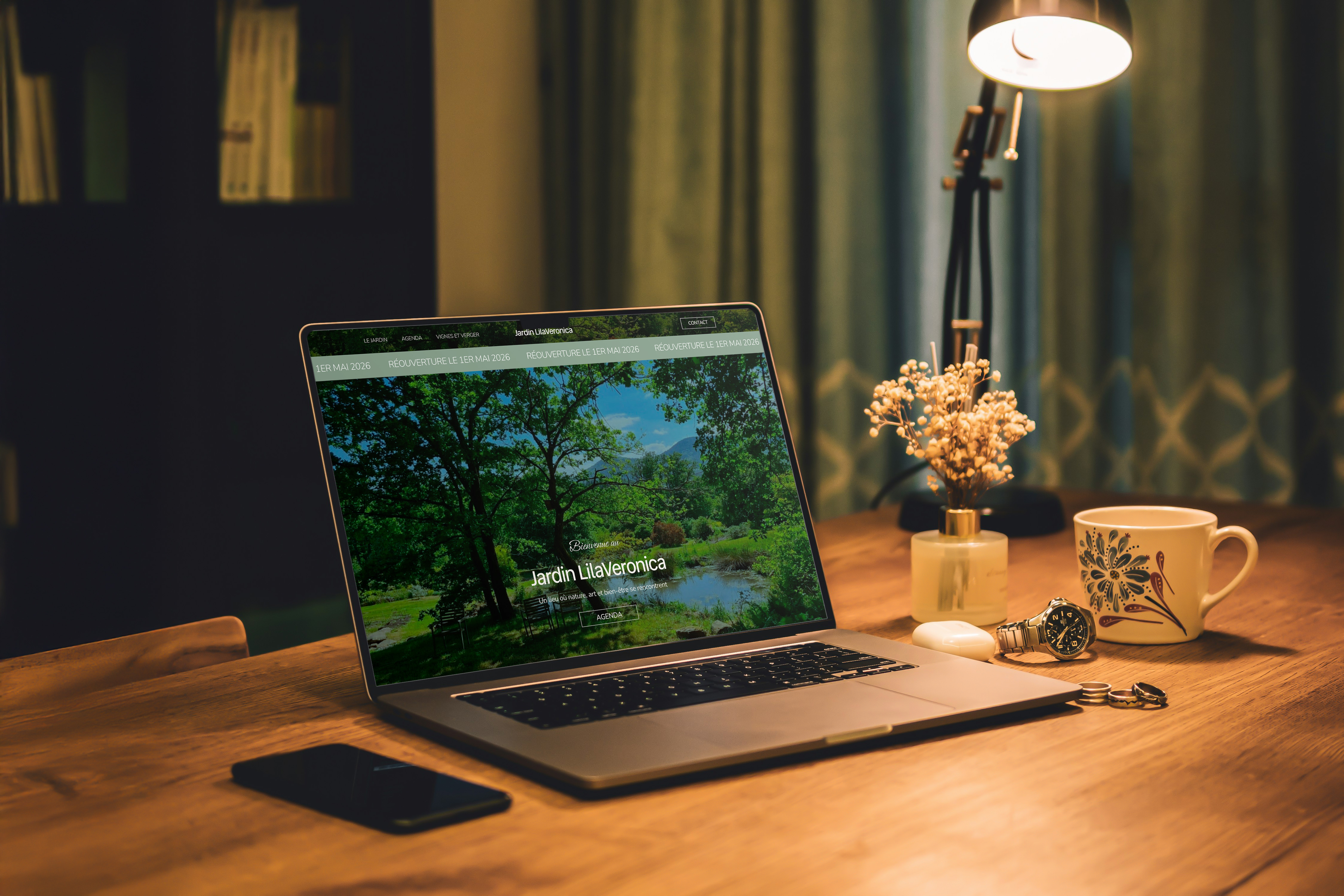 Mockup de la home page du site Jardin LilaVeronica sur Macbook